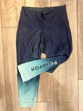 Peloton Women’s Gradient Navy & Teal Leggings